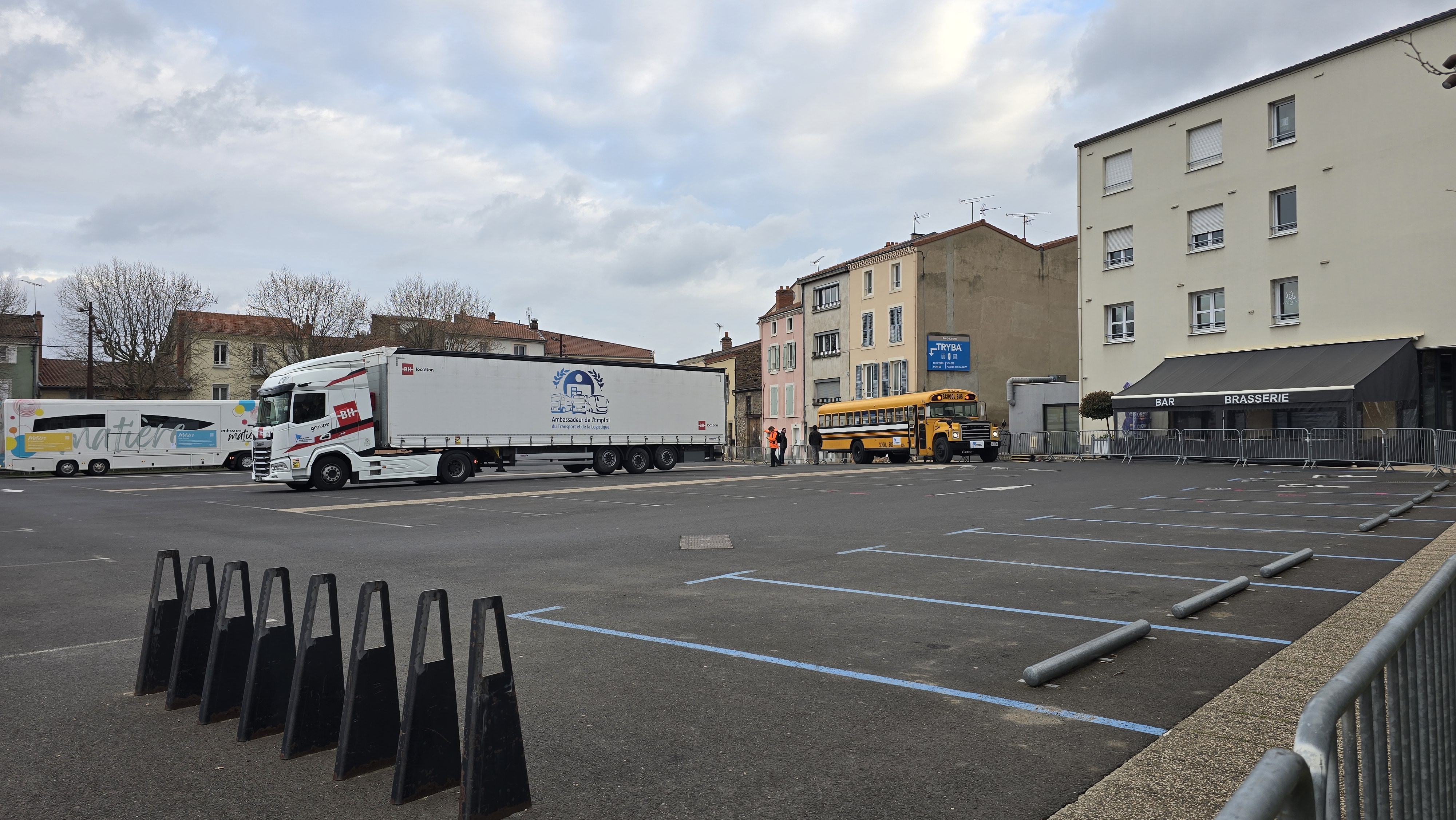 parking Place de la Montagne — photo 1