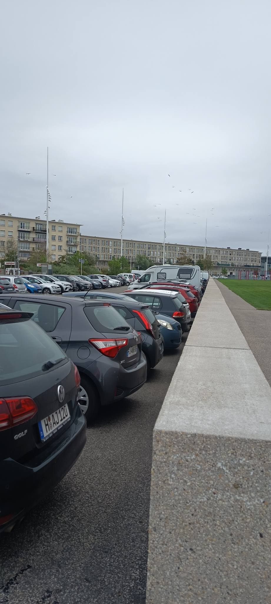 parking derrière la station-service — photo 1