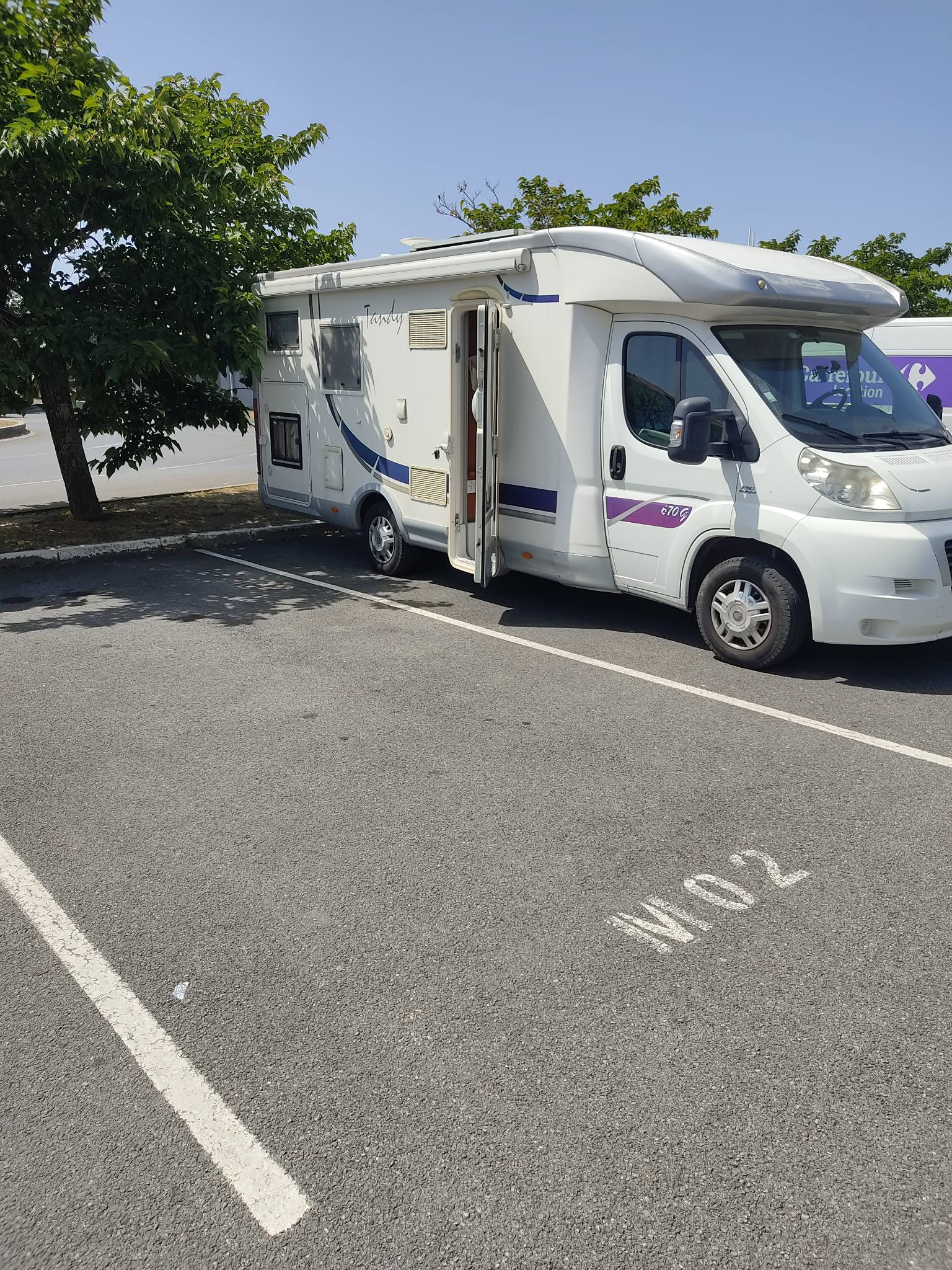 parking pour long camping car — photo 1