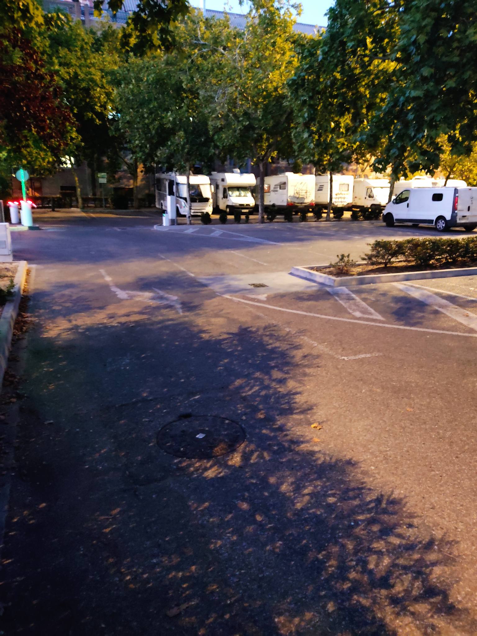 parking pour camping car — photo 1
