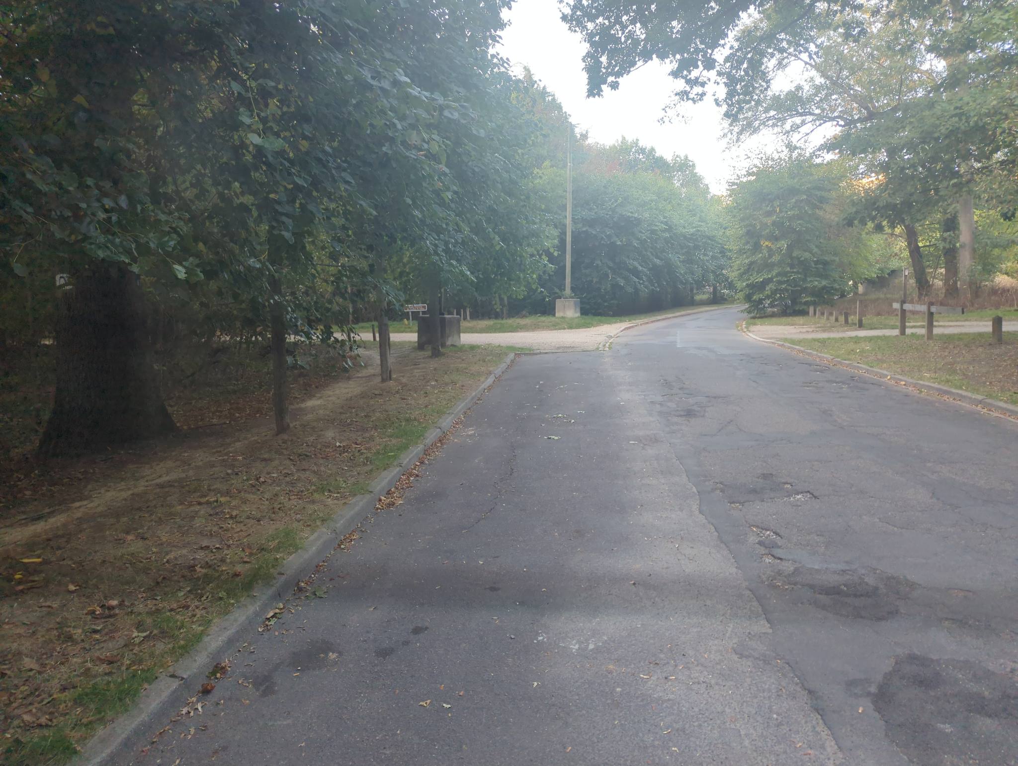 parking cimetière de Vélizy Villacoublay. — photo 1