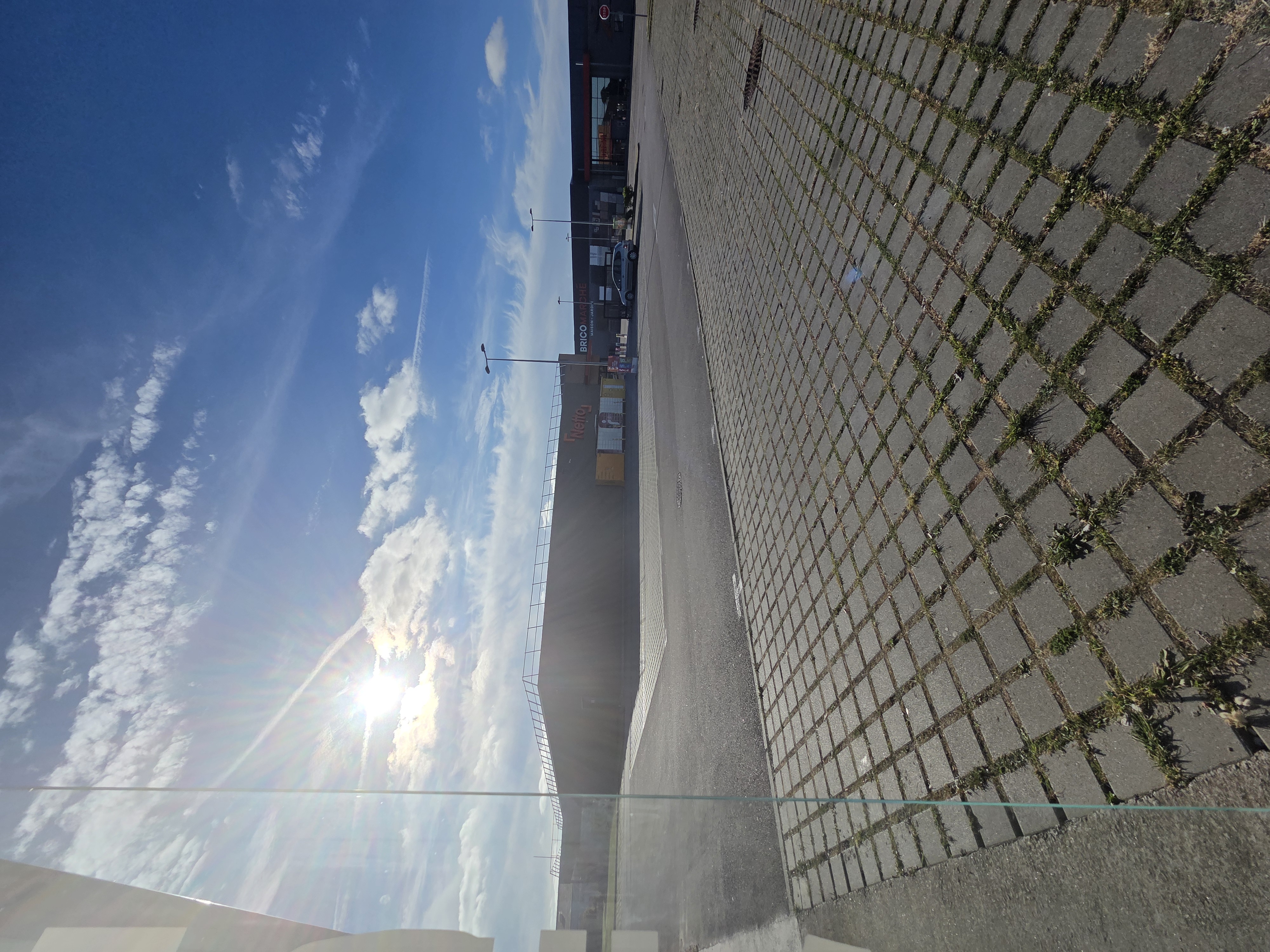 Laverie et stationnement — photo 3