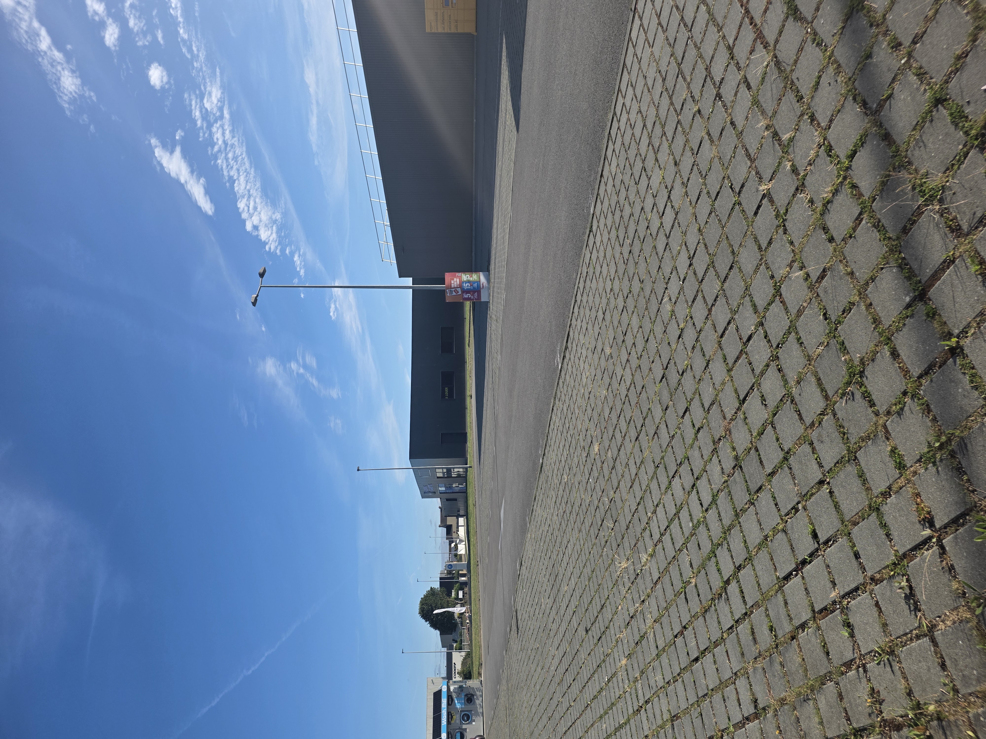 Laverie et stationnement — photo 4